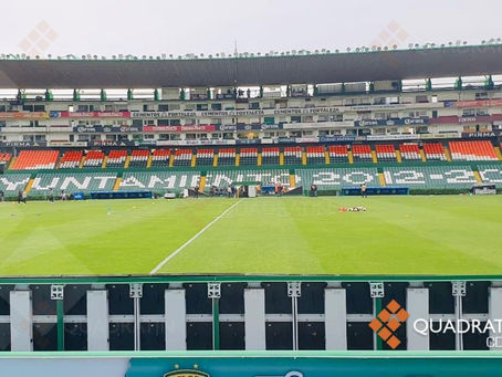 Aficionados entran al Estadio León por entrega a Zermeño
