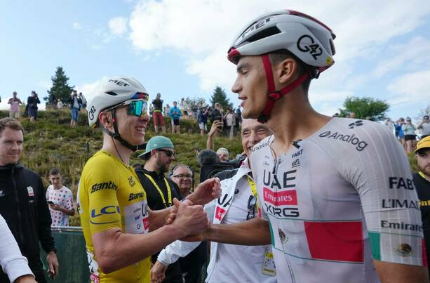 ¡Isaac del Toro hace historia otra vez! El mexicano conquista la montaña y se roba los reflectores del Tour de Francia 2026