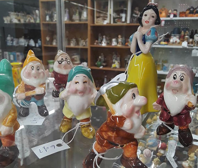 Snow White and the 7 Dwarfs glass collectible figurines