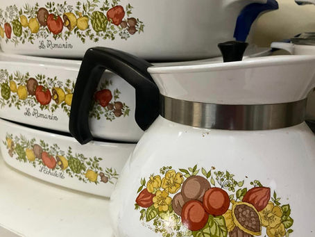 Vintage bakeware and kettle in Spice of Life design