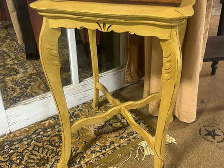 Must-Ask Questions When Shopping for Vintage and Antique Tables