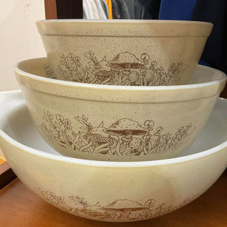 Vintage mixing bowls