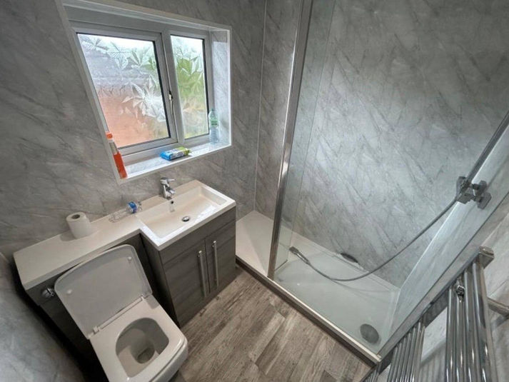 Modern bathroom with walk-in shower in Lionel Grove student accommodation Stoke