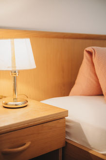 Schlafzimmer des Rosé Zimmers in der Garni Unterweggütl - Bed & Bar Ba ins in Naturns, Südtirol