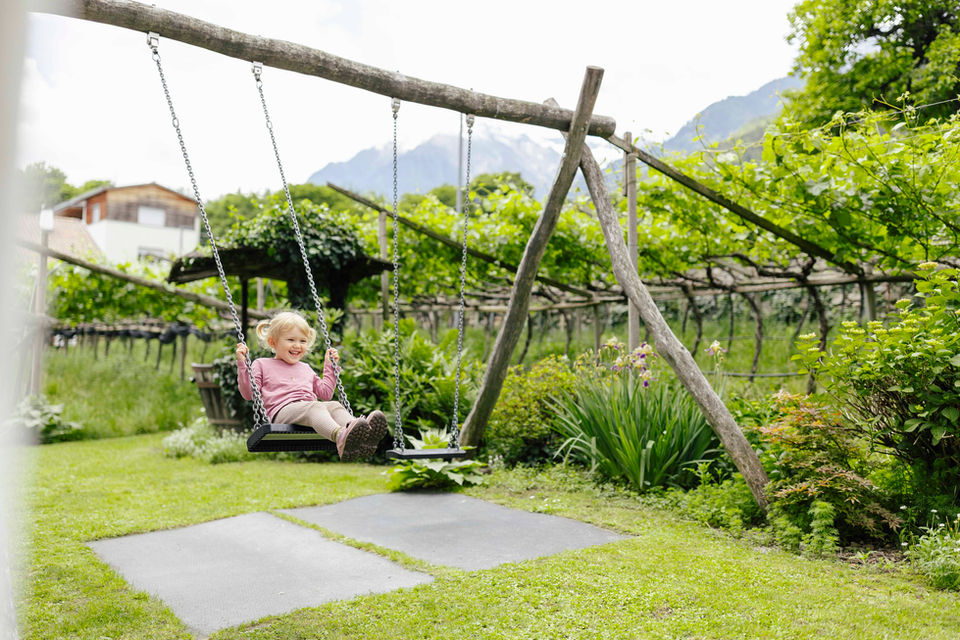 Familienurlaub in Algund mit Spielplatz und Ferienwohnungen auf dem Bauernhof, hundefreundlich, familienfreundlich, Hofer am Bach bei Meran