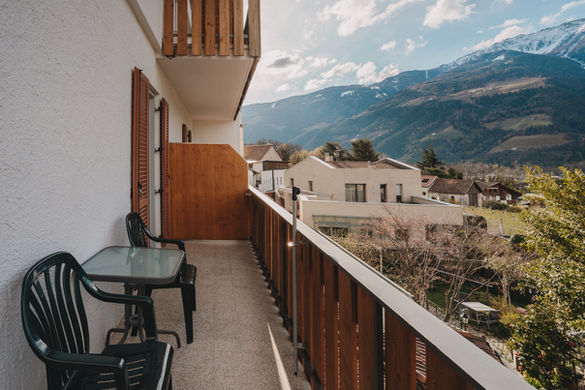 Zimmer mit Balkon - Garni Unterweggütl - Bed & Bar Ba ins in Naturns bei Meran