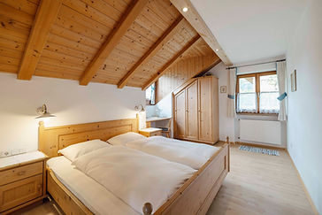Ferienwohnungen aus Naturmaterialien und Holz in Algund, Urlaub auf dem Bauernhof