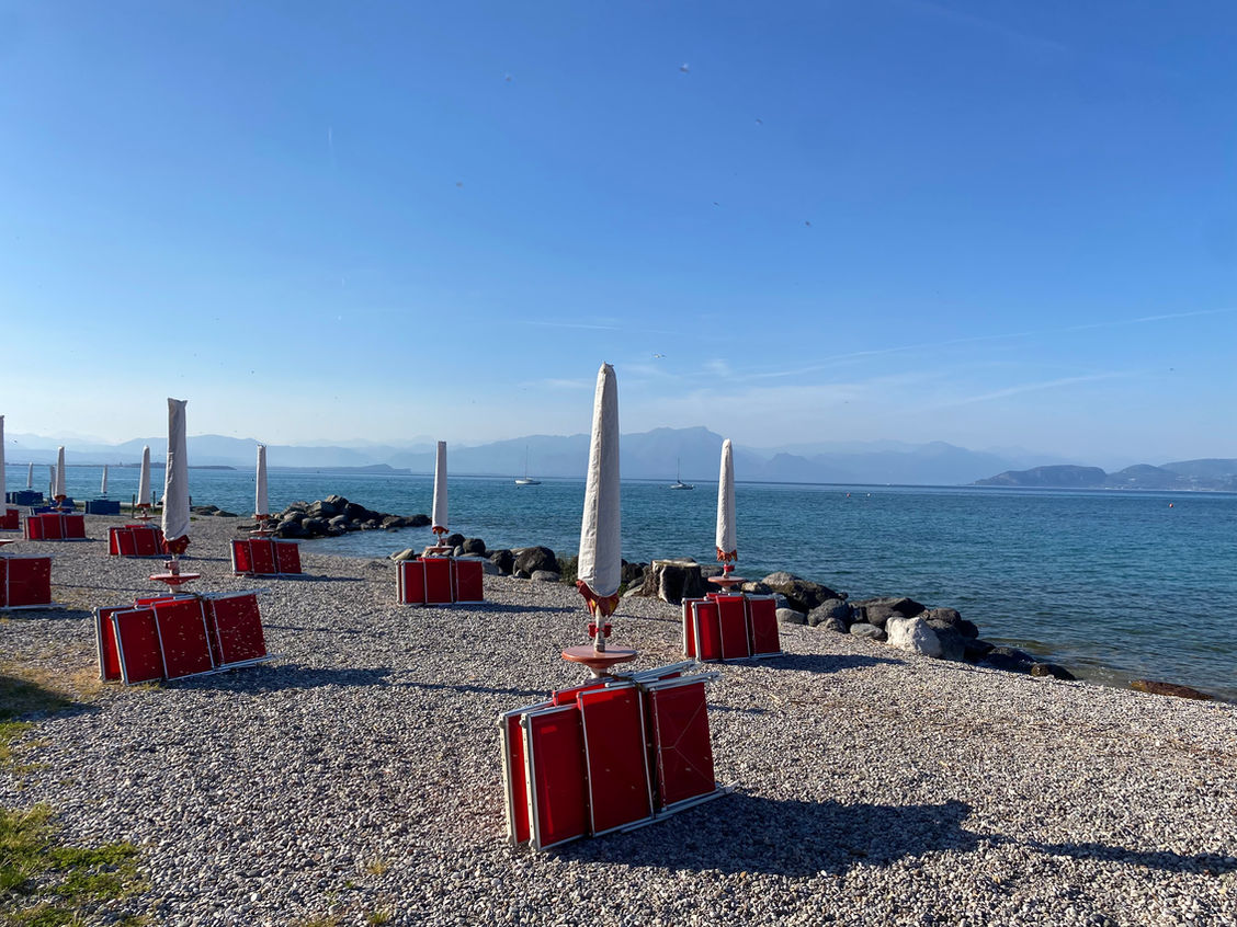 Strand nahe der Ferienwohnung Casa San Benedetto direkt am See in San Benedetto di Lugana nahe Peschiera del Garda am Gardasee, Hundestrand in der Nähe