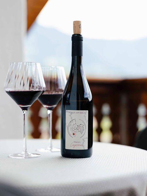 Eigenbauwein in der Ferienwohnung genießen, Hofer am Bach, Urlaub auf dem Bauernhof in Algund