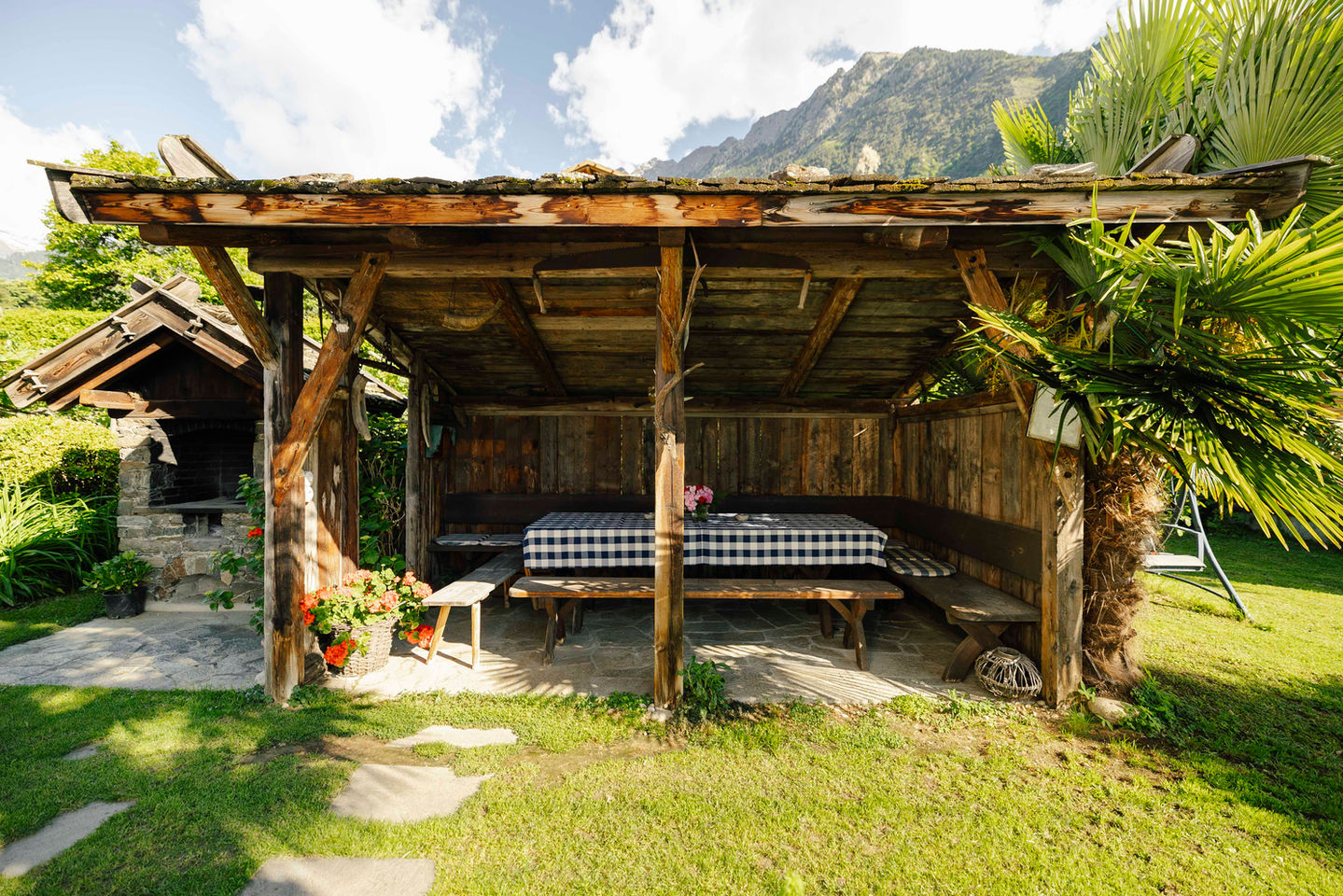 Grillplatz für Gäste auf dem Bauernhof in Algund, Sommergrillen