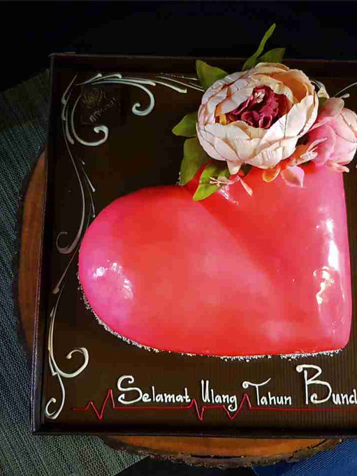 Kue Ulang Tahun  Romance Heart Cake Dewasa |Toko Kue Garut | Toko Kue Tangerang | Kue ulang tahun garut | Kue ulang tahun Tangerang | New Golden Roses Bakery
