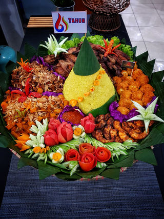 Nasi Kuning Nasi Tumpeng | Toko Kue Garut | Toko Kue Tangerang | Kue ulang tahun garut | Kue ulang tahun Tangerang | New Golden Roses Bakery Nasi Kuning