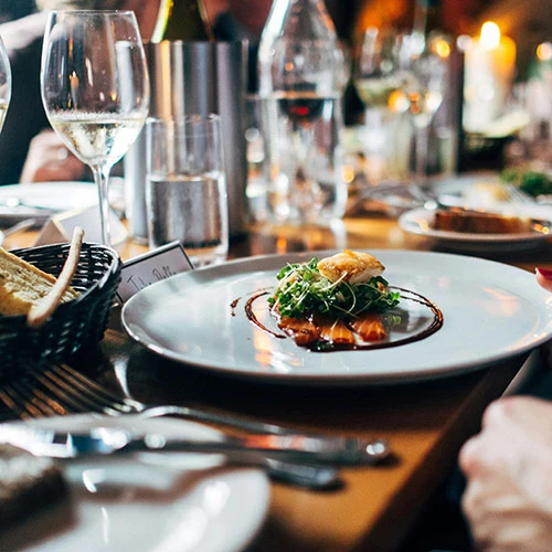 “Private chef Niseko dining setup inside a warm chalet – elegant table with winter atmosphere”