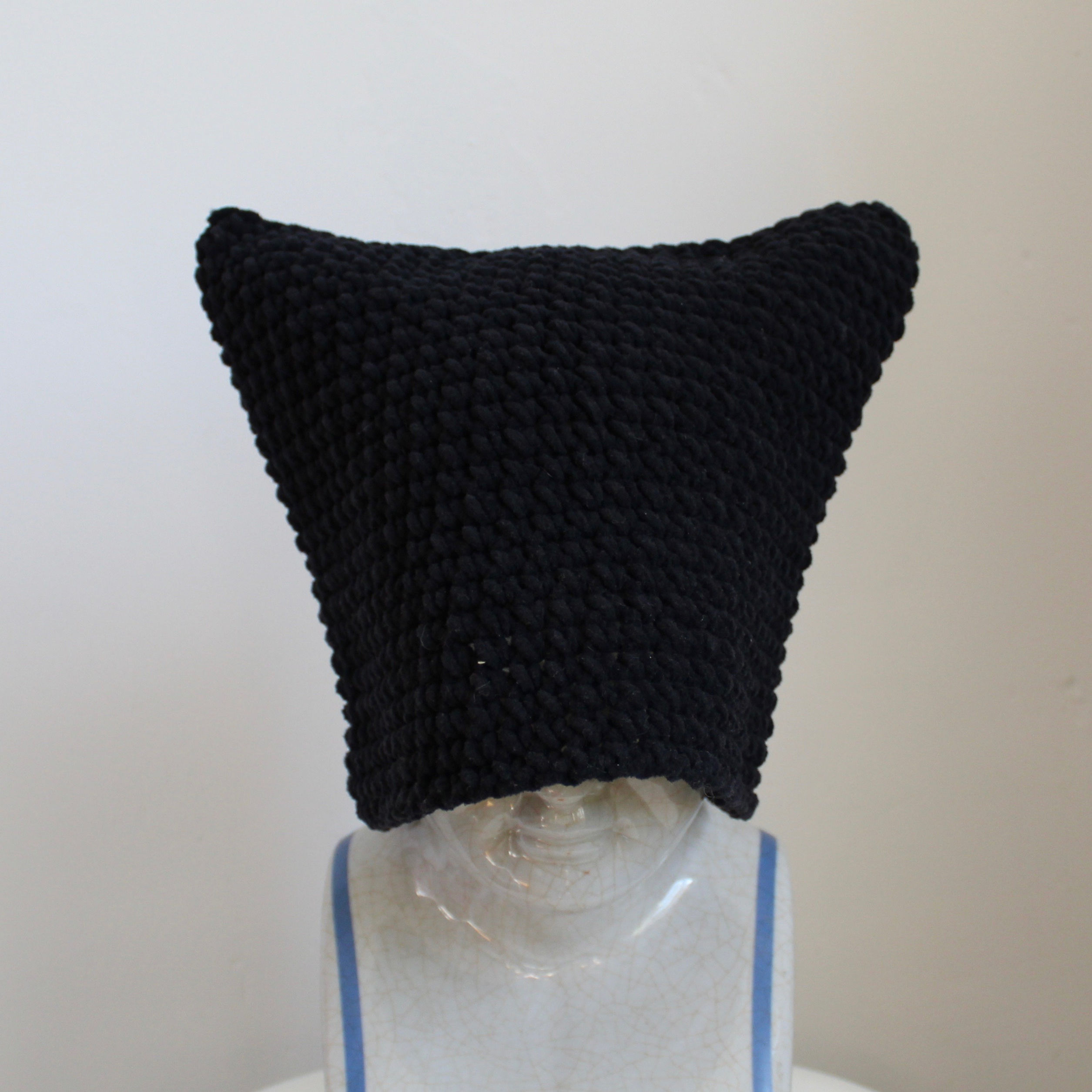 black 'moomin' crochet hat