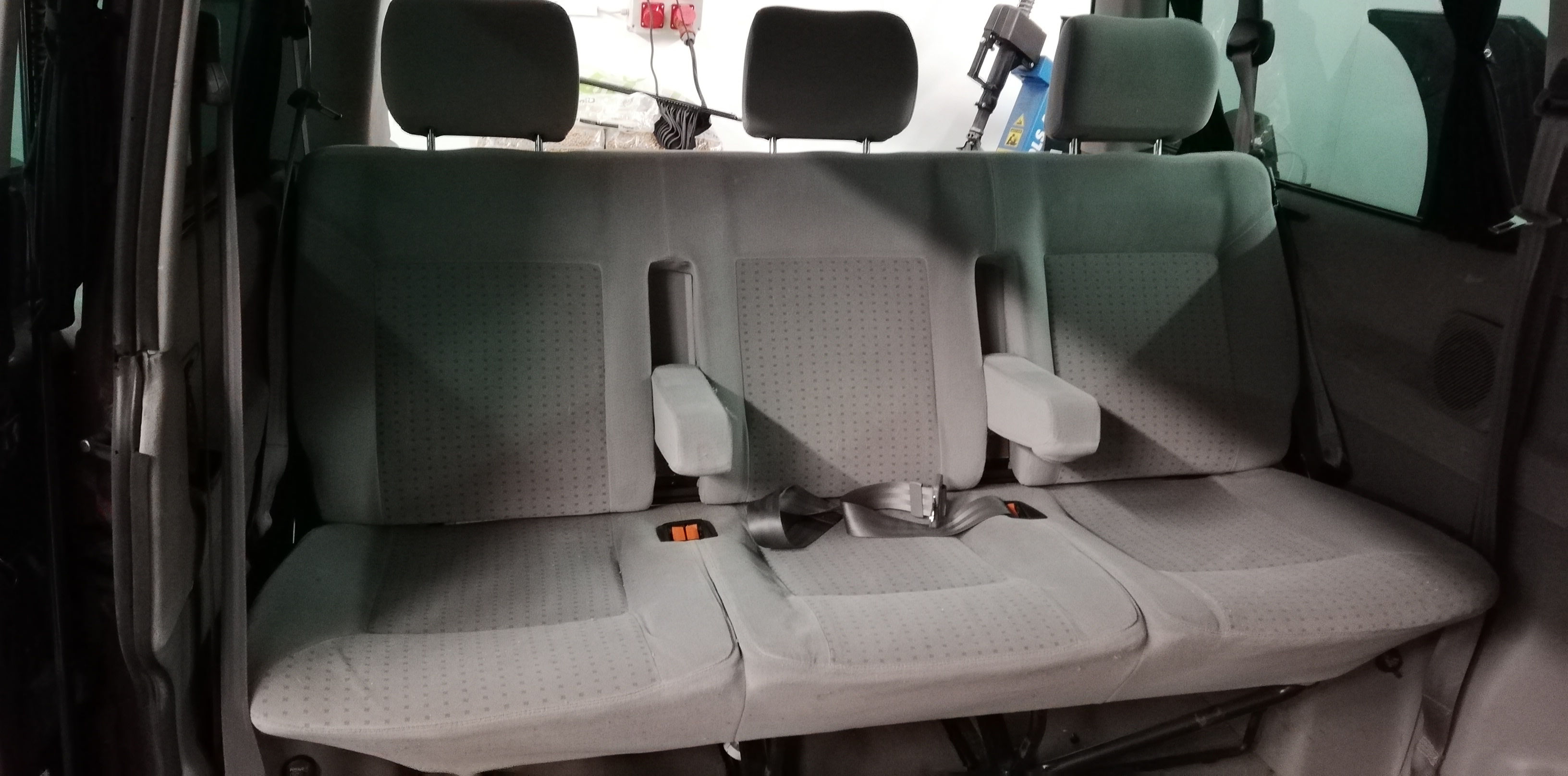 VW T4 Caravelle Rückbank Mit Bauchgurt und Kopfstützen