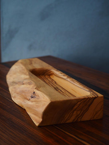 vide poche en olivier massif avec bords bruts