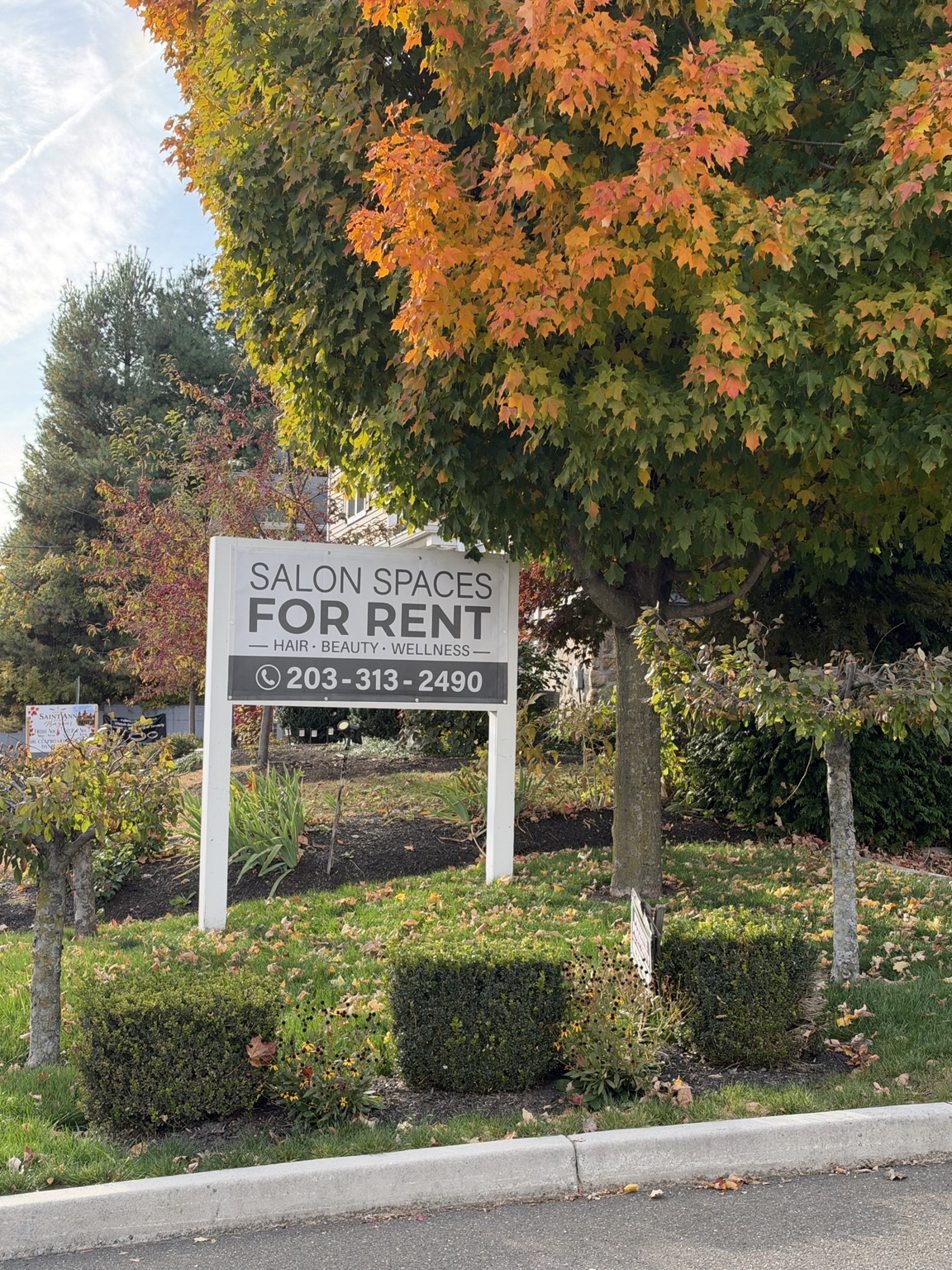 Salon spaces for rent sign outside Miracelly Salon and Spa