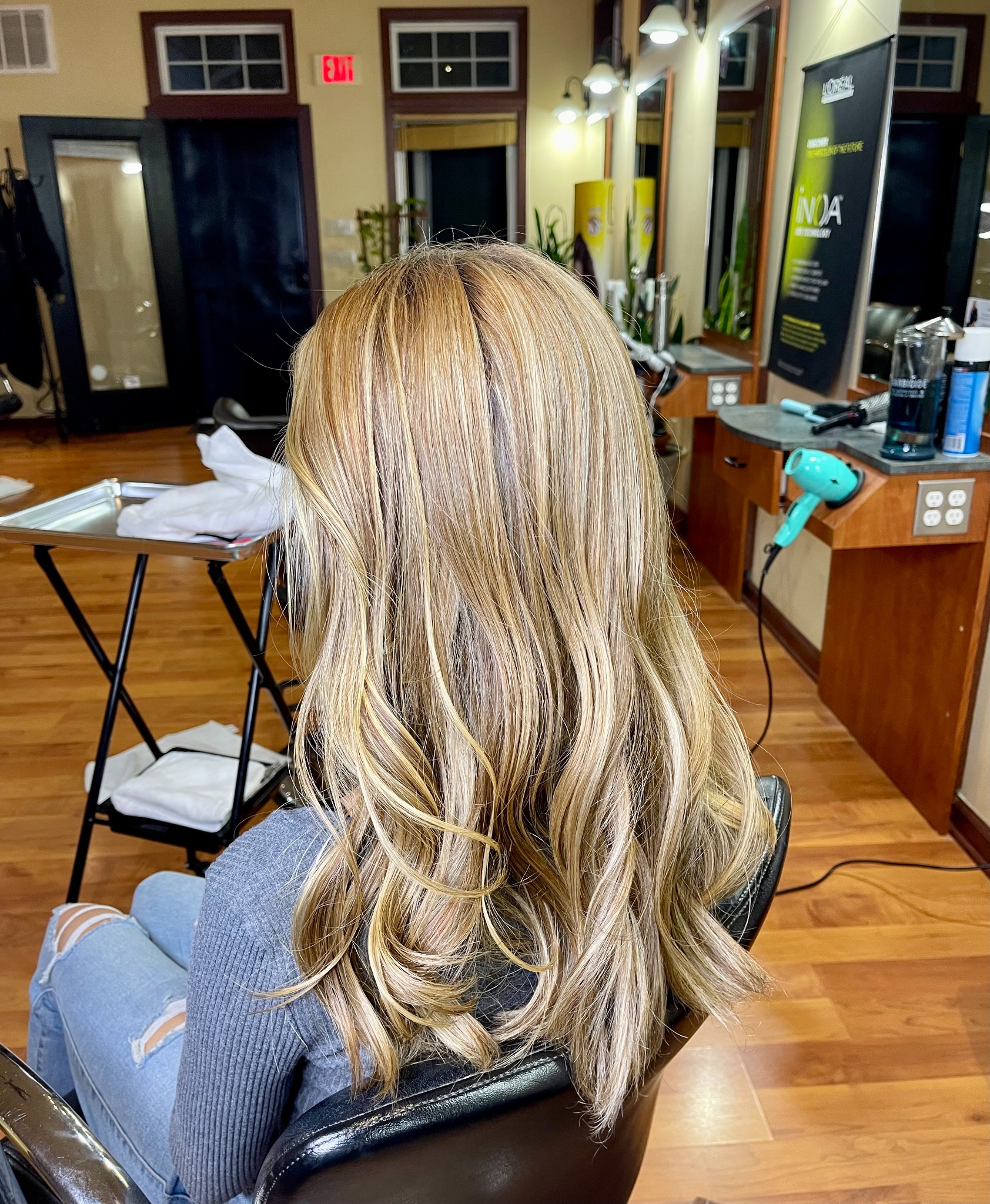 Golden blonde waves by Miracelly Salon & Spa