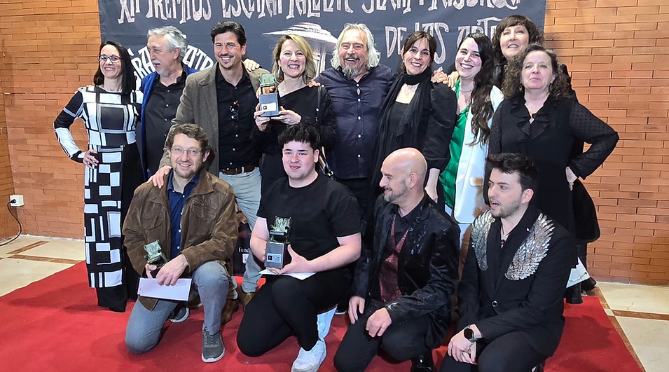 Grupo con premios Juan Mayorga.jpg