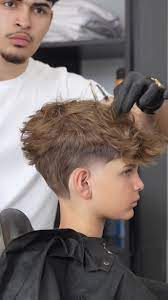 Blow Out Taper Fade: Het Coole Kapsel voor Jongeren