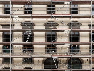 Obras de reabilitação no interior e exterior de um edifício