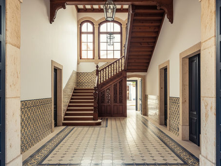 Edifício de habitação após obras de conservação e reabilitação, visto do interior