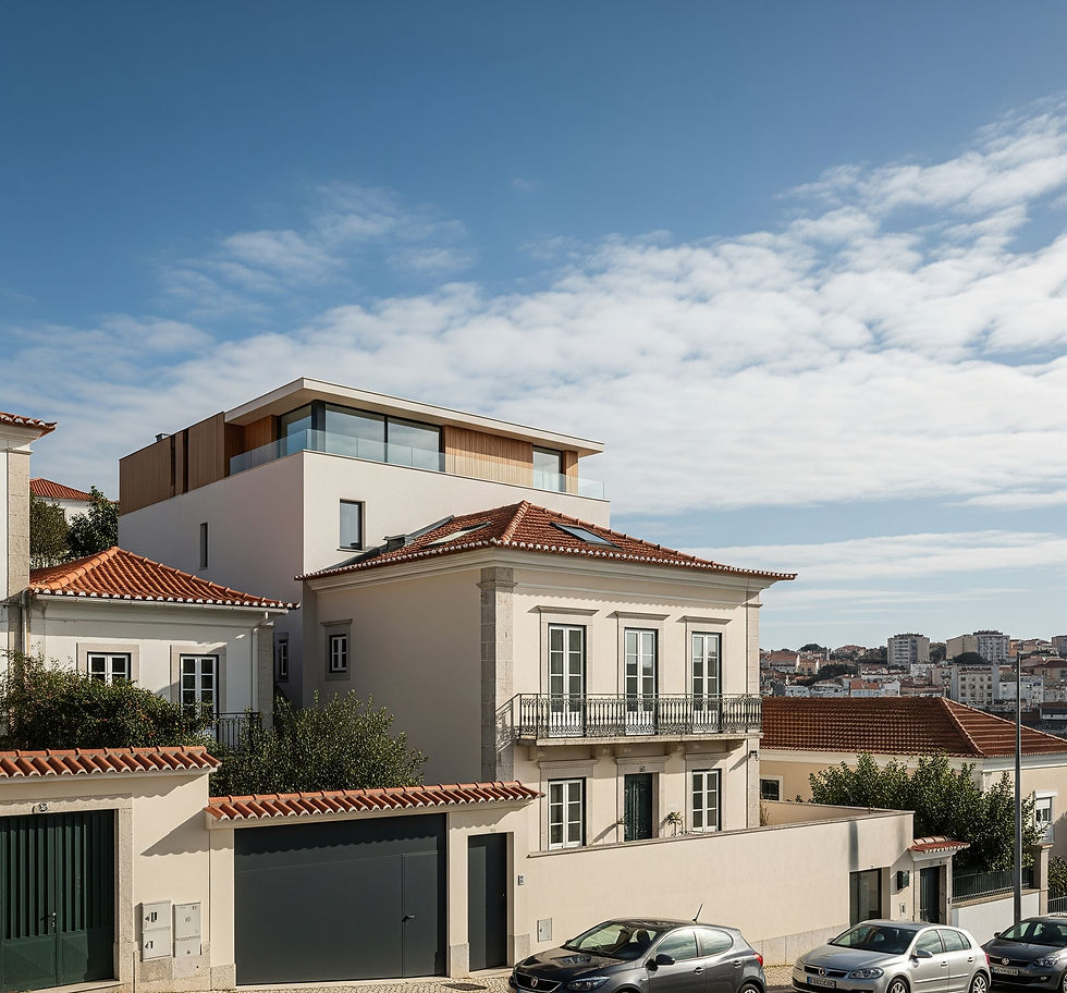 Moradia em Almada após obras de ampliação do piso superior