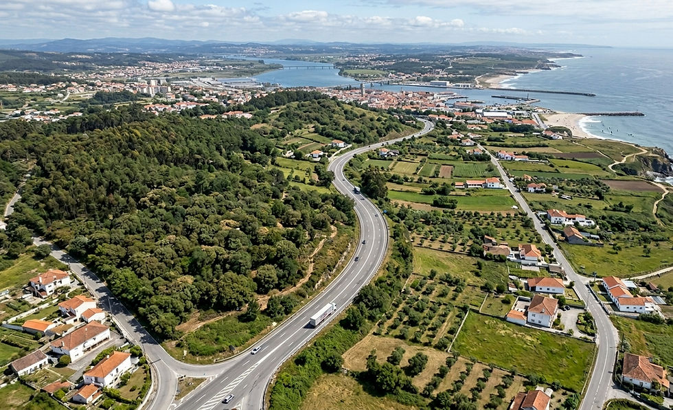 Vista aérea de estrada nacional em Viana do Castelo