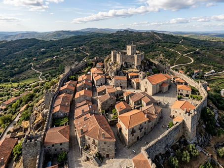 Vista aérea de um "Conjunto de Valor Patrimonial" em Portugal