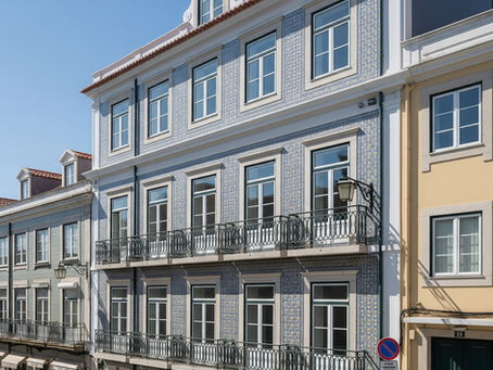 Processo camarário "Alteração de Uso" do edifício de serviços e comércio para habitação