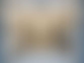 Hall de entrada de um edifício de habitação coletiva com o número de elevadores proporcional ao número de andares e fogos