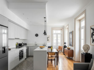 Apartamento em Lisboa, após obras de remodelação e reabilitação depois da demolição de uma parede interior sem função estrutural para fazer um open-space