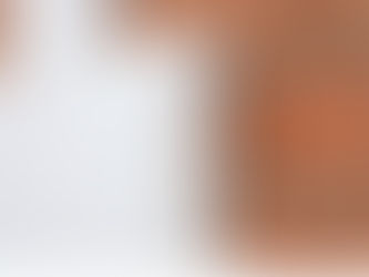 Aplicação de ETICS (capoto) na parede pelo exterior durante a construção