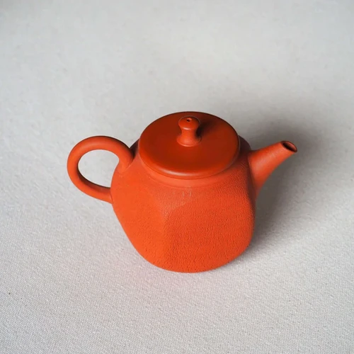 常滑焼　貿易票貼茶壺　27cm　明治～昭和初期 常滑焼 甚秋陶苑(伊藤成二)作 朱嵐絞り茶壺 180ml｜by東山堂