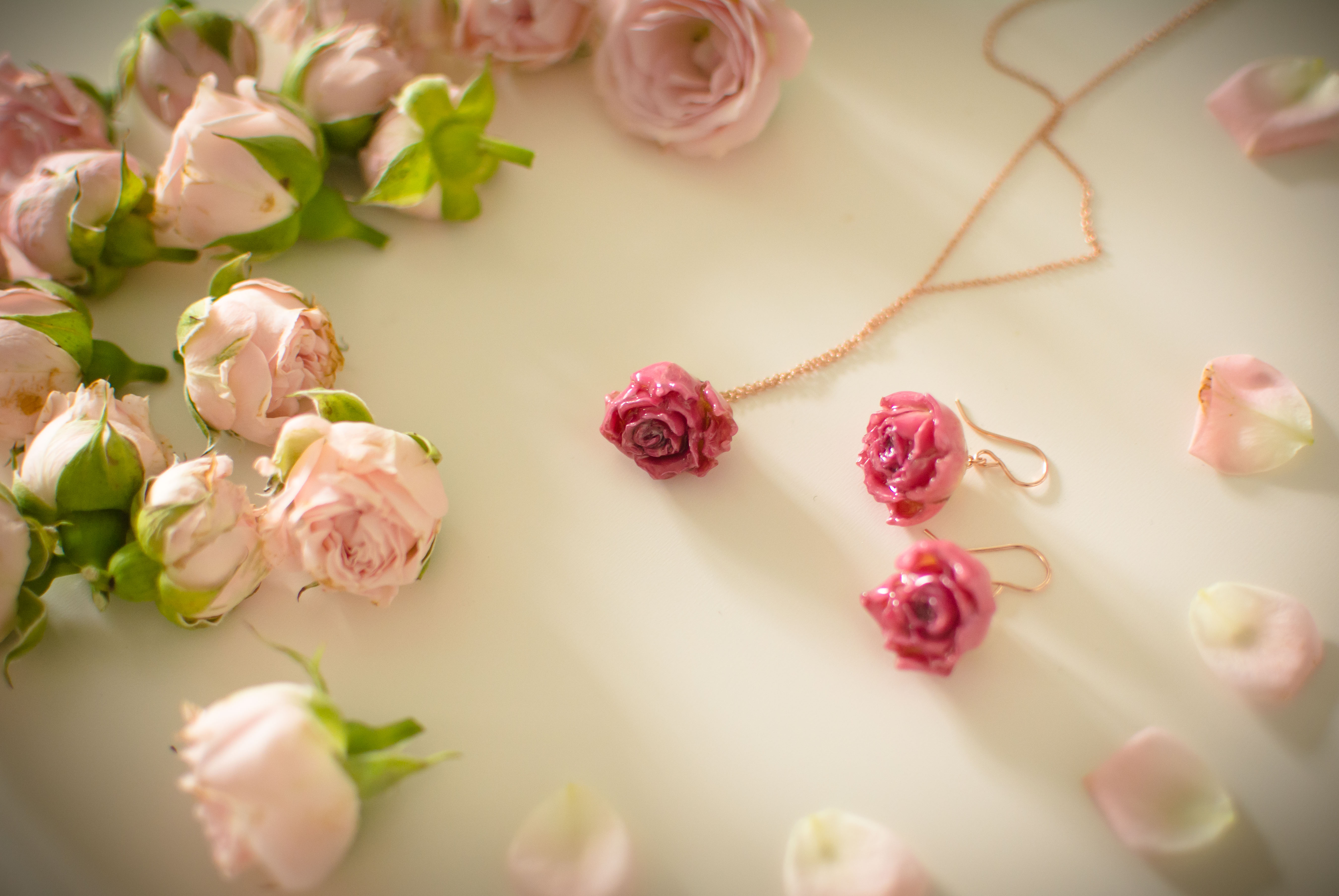 rose earrings and necklace