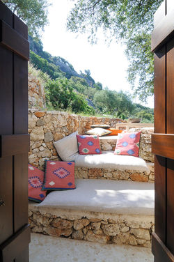 itha108_stone_house_studio_03