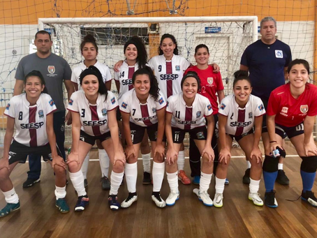 Seleção feminina sub-20 fará o primeiro jogo da fase classificatória para a semifinal neste sábado