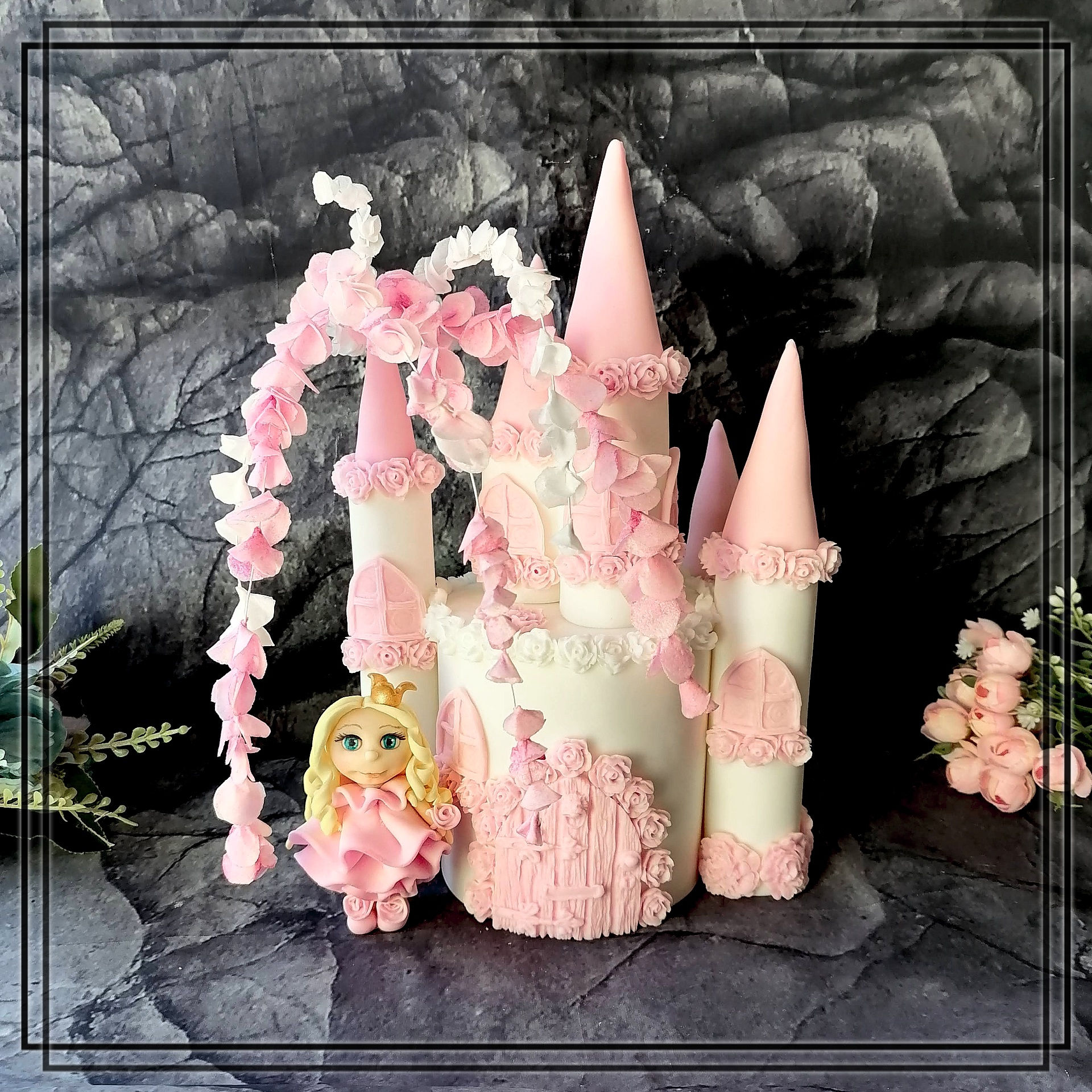 Handgefertigtes Fondant-Schloss für zauberhafte Motivtorten – Perfekt für Prinze