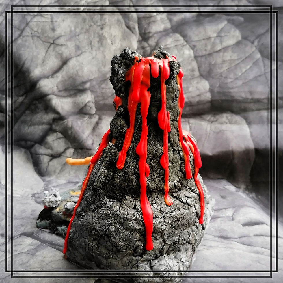 Miniaturbild: Vulkan Tortenfigur aus Fondant als Highlight für Geburtstagstorte