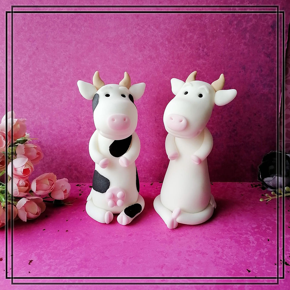 Miniaturbild: Detailreiche Fondantfiguren – Kuh-Braut und Bräutigam als Cake Topper für rustikale Hochzeit