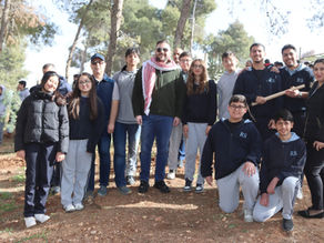 برعاية سمو الأمير عمر بن الفيصل، شارك طلبة مدرسة الوردية – جبل عمّان في يومٍ تطوعي لزراعة وغرس الأشجار