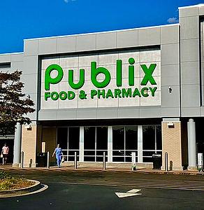 A_typical_Publix_grocery_store_exterior_seen_in_Farragut,_Tennessee_03.jpg