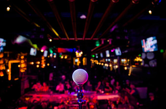 stand-up-comedy-7713-photography-GettyImages-1206780681-1.jpeg