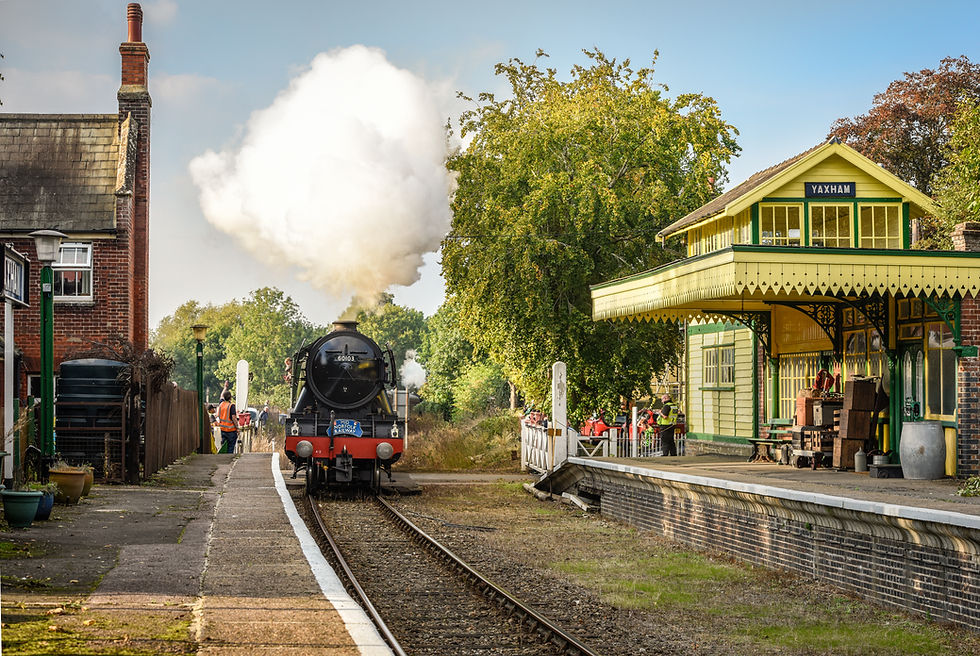 60103 'Flying Scotsman' passes through Yaxham Station