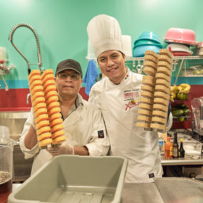 Teófilo's Ice Cream Paletería: Un Sueño Familiar que Endulza Tennessee