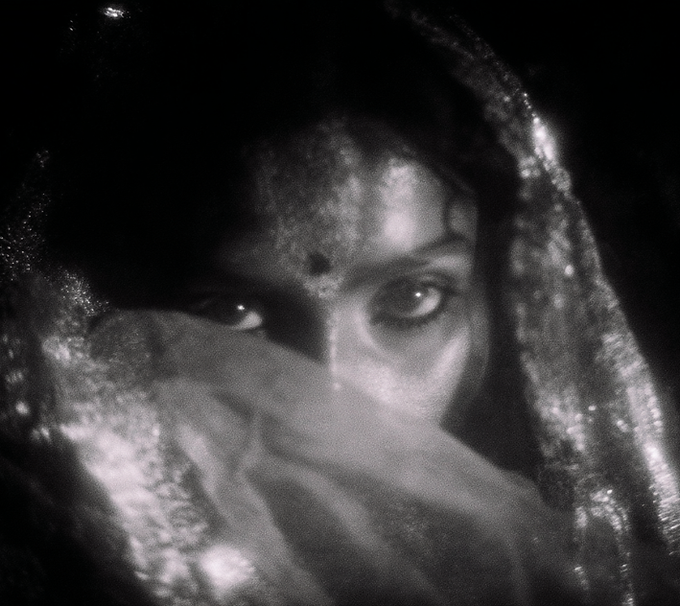 ajaxriyal_poor_Indian_bride_peeking_through_her_translucent_v_499d600d-e7f9-4fd0-81a9-a7c6