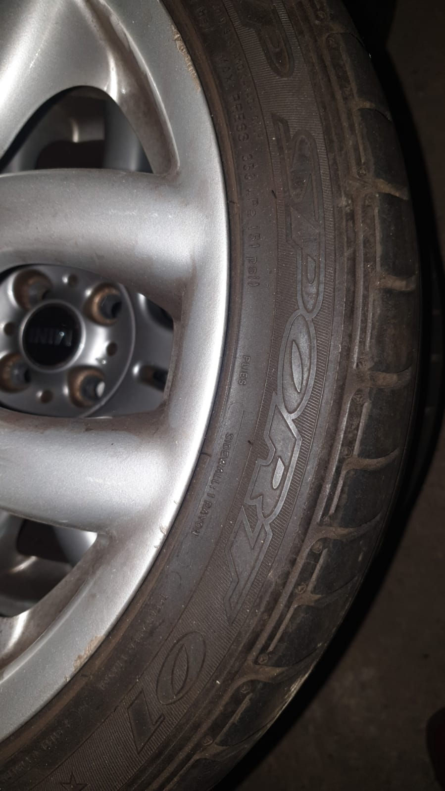 Miniaturbild: USED 17" MINI WHEELS & TYRES