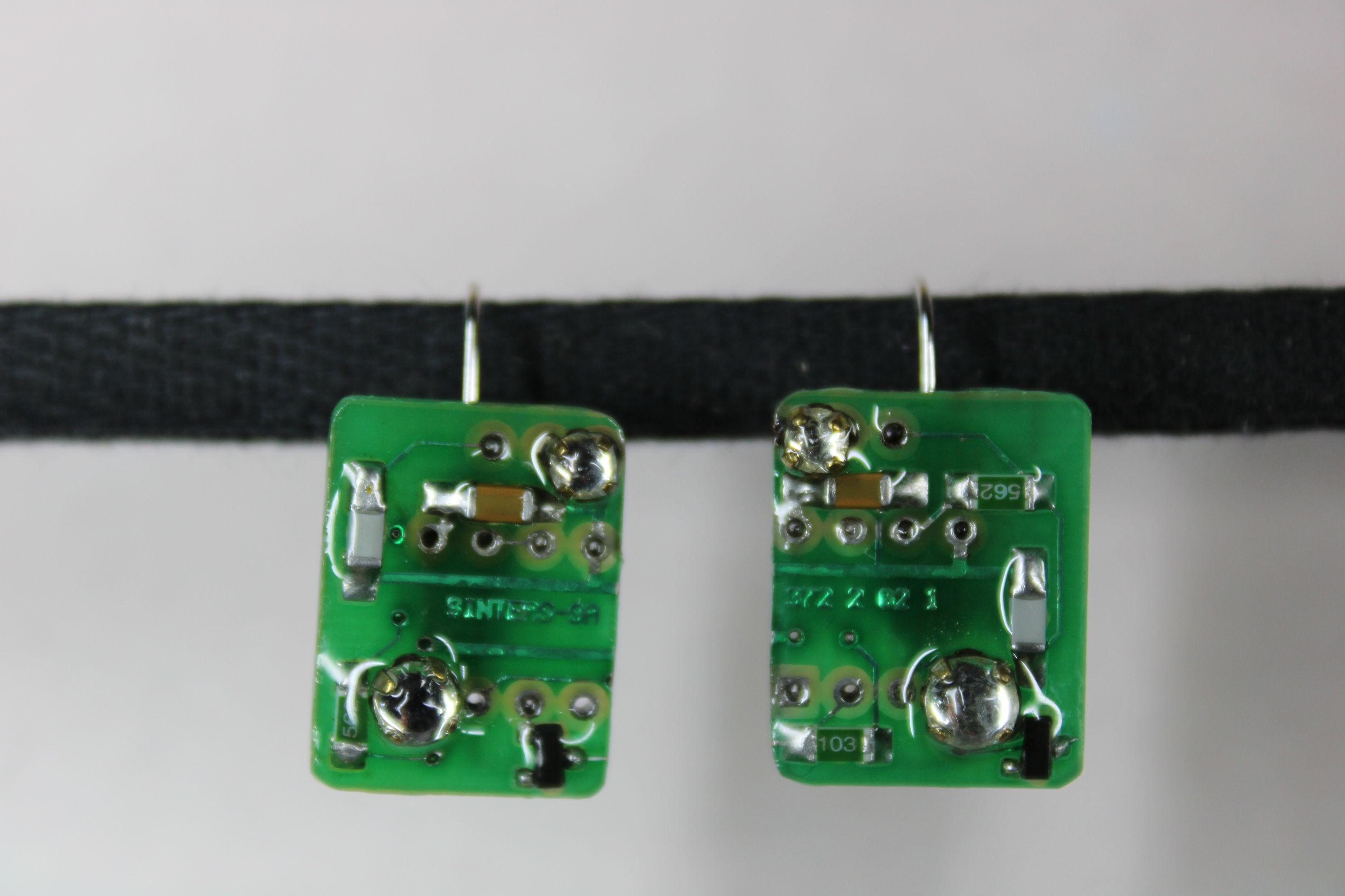 Boucles d'oreilles  " Electro-Minies"