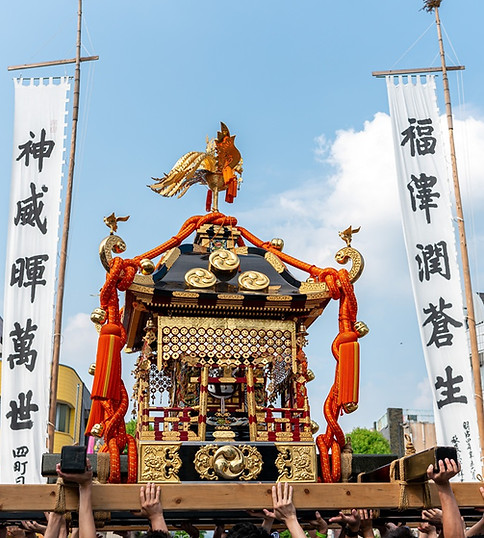 大幟と御神輿縮小.jpg