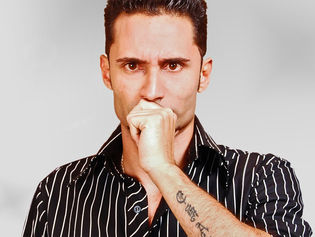 El Cantante Charlyman estrena "Llenarte de Besitos"